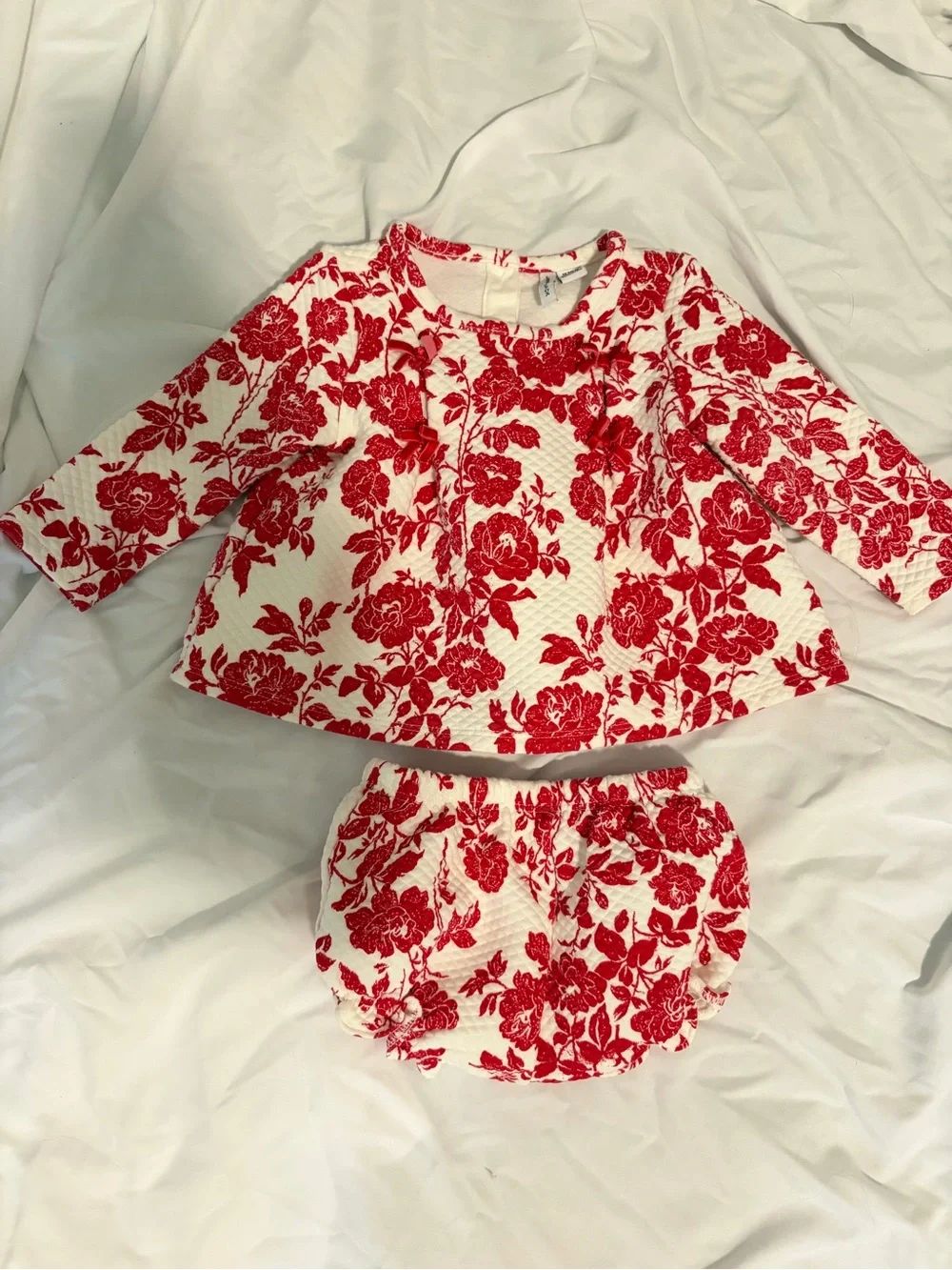 Janie & Jack 2 Piece Baby Set with Red Floral Print and bows size 12-18 months